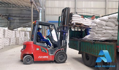 LSAK Feldspar 高質量鈉長石產品，滿足多行業需求